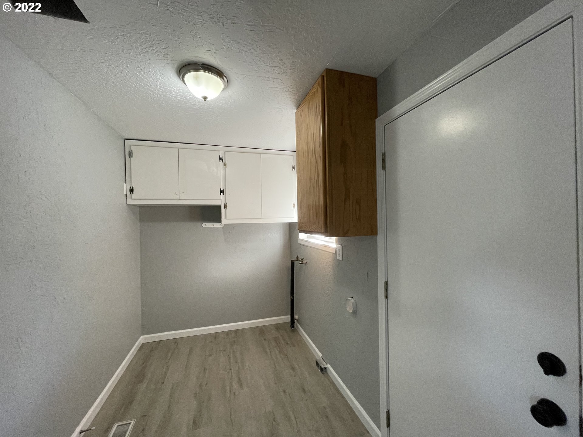 616 32nd Street Springfield, OR 97478 - Photo 12 of 28 a view of an empty room