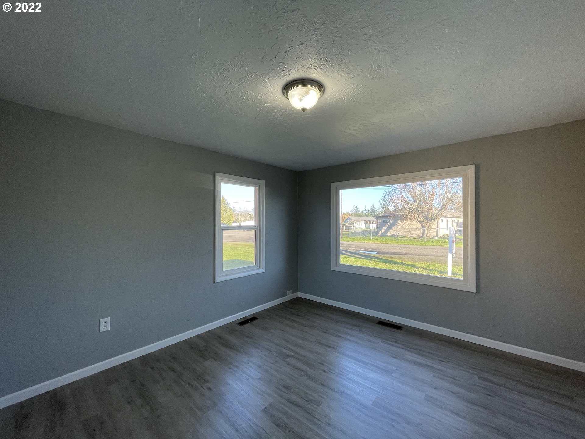616 32nd Street Springfield, OR 97478 - Photo 24 of 28 an empty room with wooden floor and windows