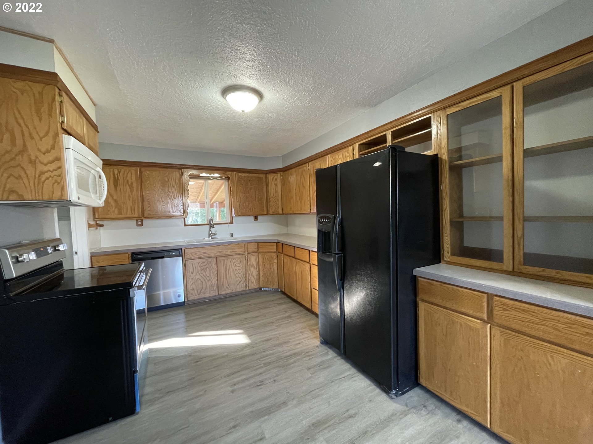 616 32nd Street Springfield, OR 97478 - Photo 4 of 28 a kitchen with granite countertop stainless steel appliances cabinets a sink and a counter top space