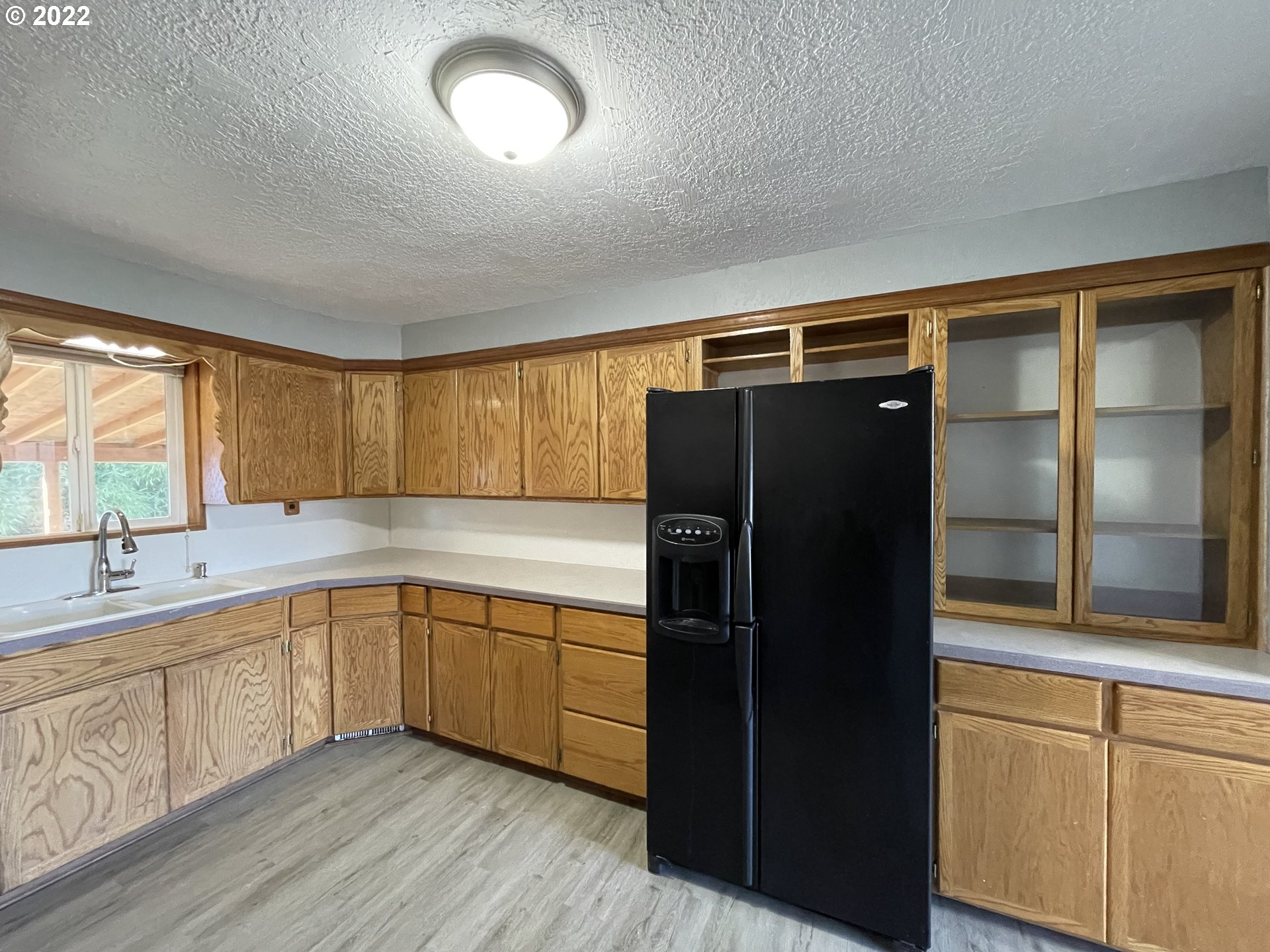 616 32nd Street Springfield, OR 97478 - Photo 8 of 28 a kitchen with a refrigerator and a sink