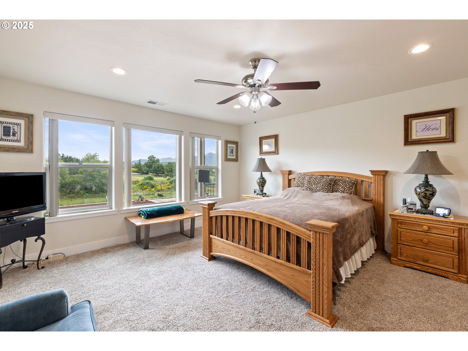 910 Swallow Avenue Sutherlin, OR 97479 - Photo 18 of 44 a spacious bedroom with a bed and a large window