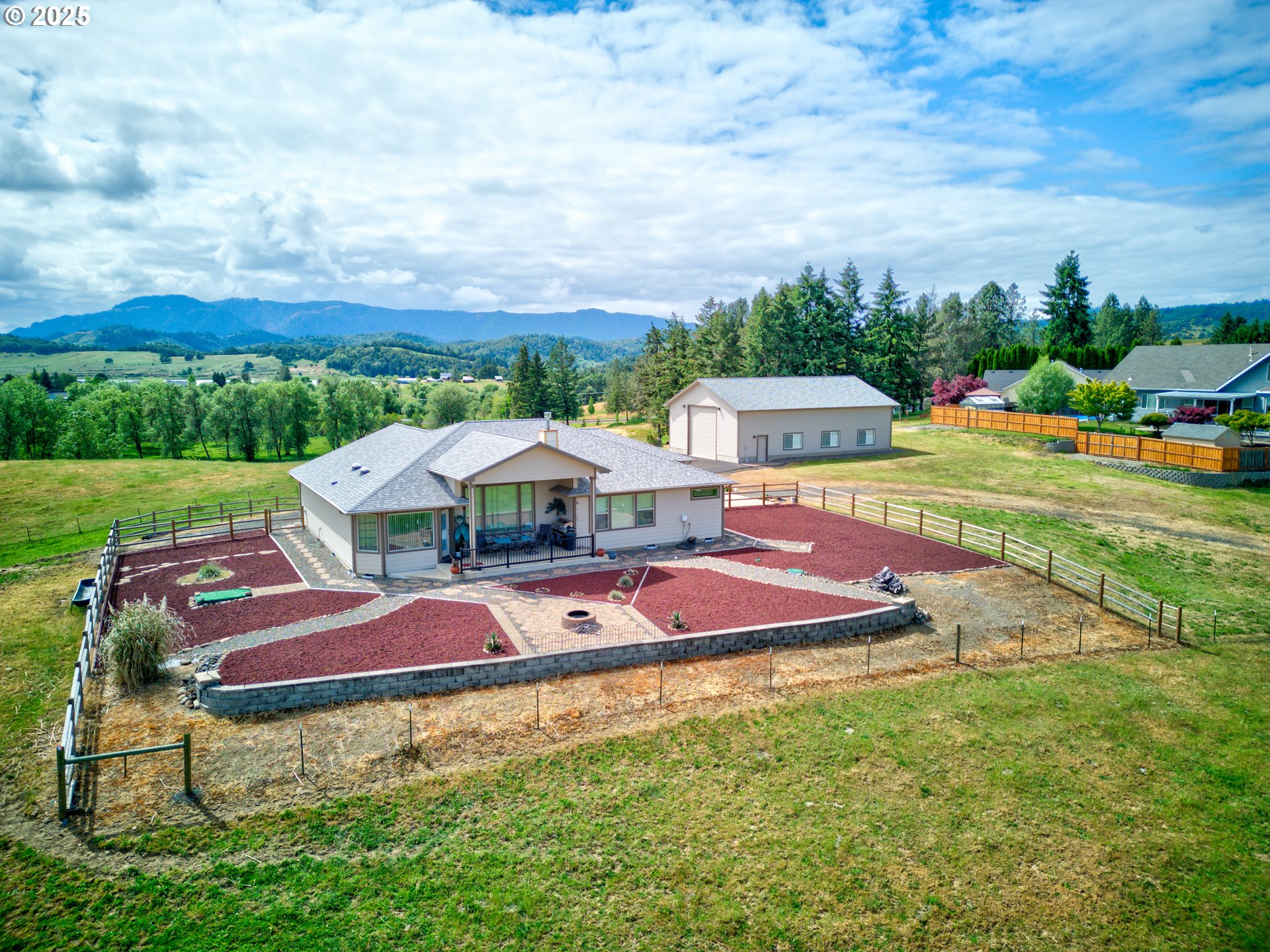 910 Swallow Avenue Sutherlin, OR 97479 - Photo 2 of 44 an outdoor space with pool and furniture