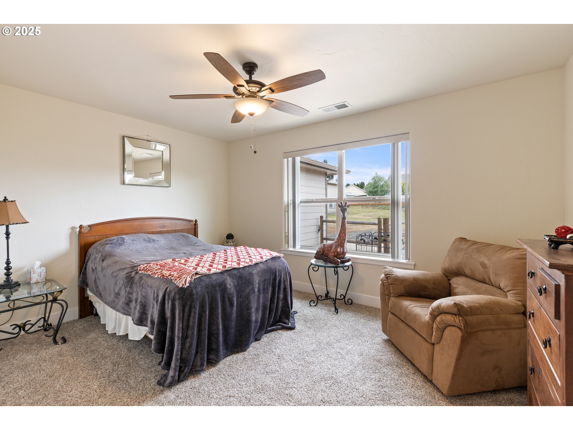 910 Swallow Avenue Sutherlin, OR 97479 - Photo 29 of 44 a bed room with a bed and a window