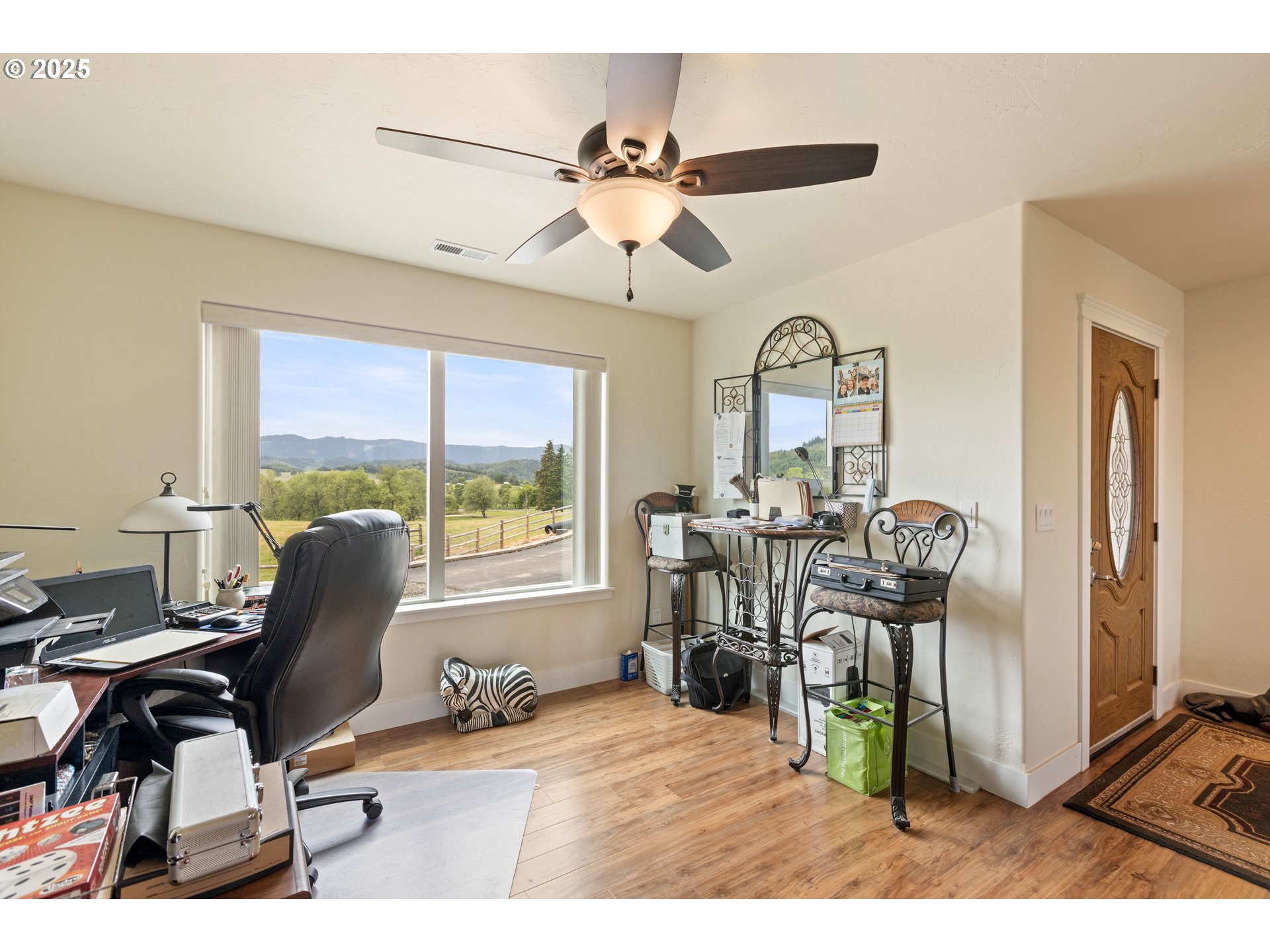 910 Swallow Avenue Sutherlin, OR 97479 - Photo 32 of 44 a view of a livingroom with furniture and a window