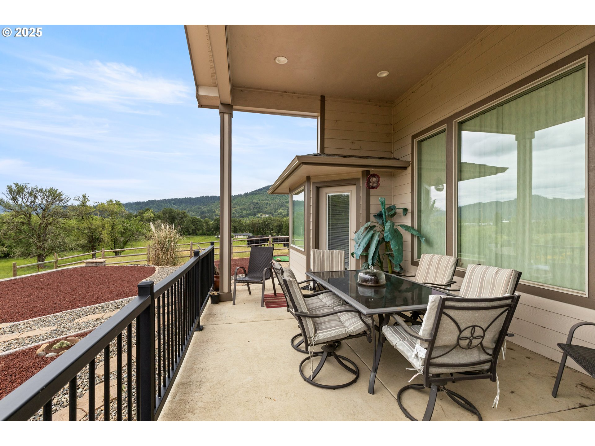 910 Swallow Avenue Sutherlin, OR 97479 - Photo 6 of 44 a house view with a seating space and balcony
