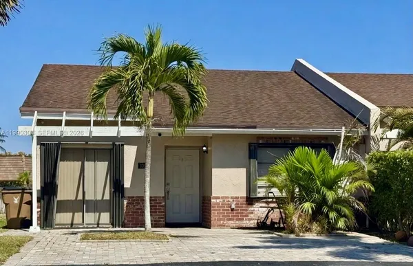 a front view of house with yard