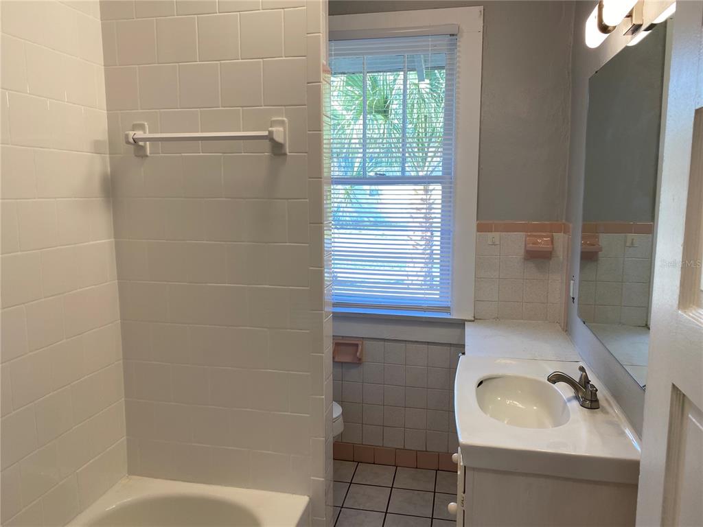 5441 18th Street Zephyrhills, FL 33542 - Photo 27 of 50 a bathroom with a sink and a bathtub