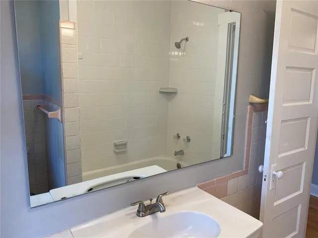 $1,700 | 5441 18th Street, Zephyrhills, FL 33542