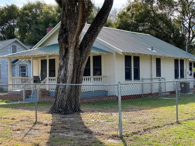 $1,700 | 5441 18th Street, Zephyrhills, FL 33542
