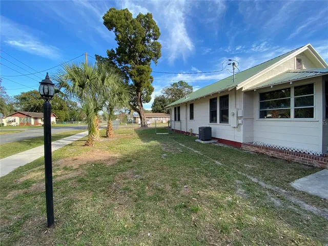 $1,700 | 5441 18th Street, Zephyrhills, FL 33542