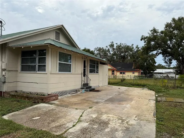 $1,700 | 5441 18th Street, Zephyrhills, FL 33542
