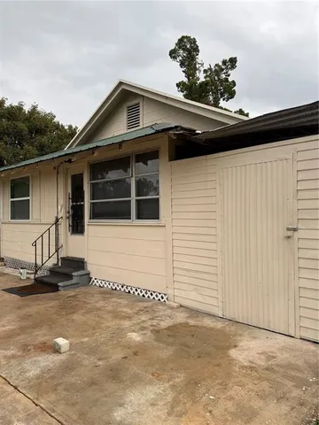 $1,700 | 5441 18th Street, Zephyrhills, FL 33542