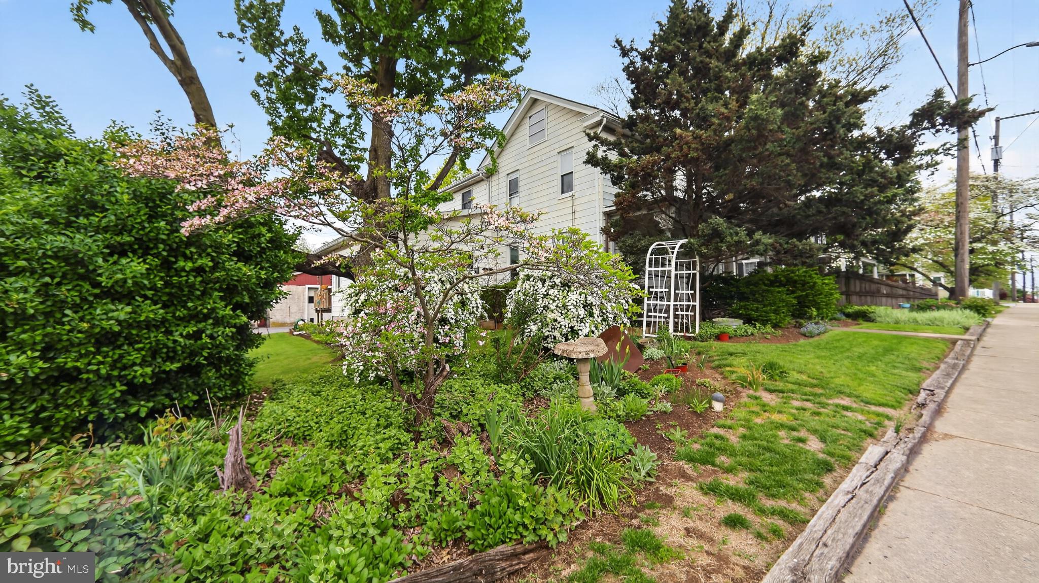 40 Queen Road Intercourse, PA 17529 - Photo 41 of 58 a view of a garden with plants