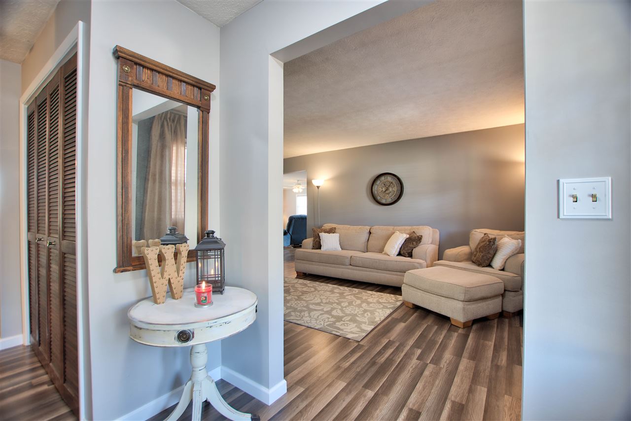 5507 Winston Road Evansville, IN 47710 - Photo 2 of 18 Gallery Image 2