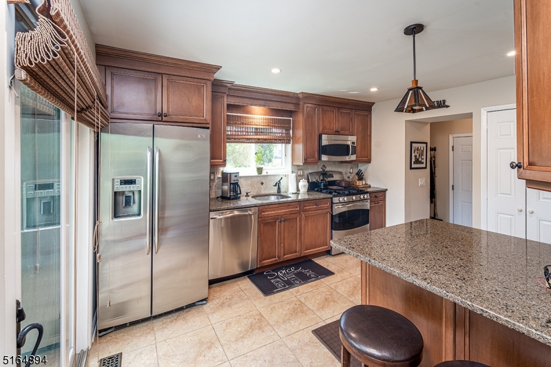 245 Crabtree Court Basking Ridge, NJ 07920 - Photo 4 of 21