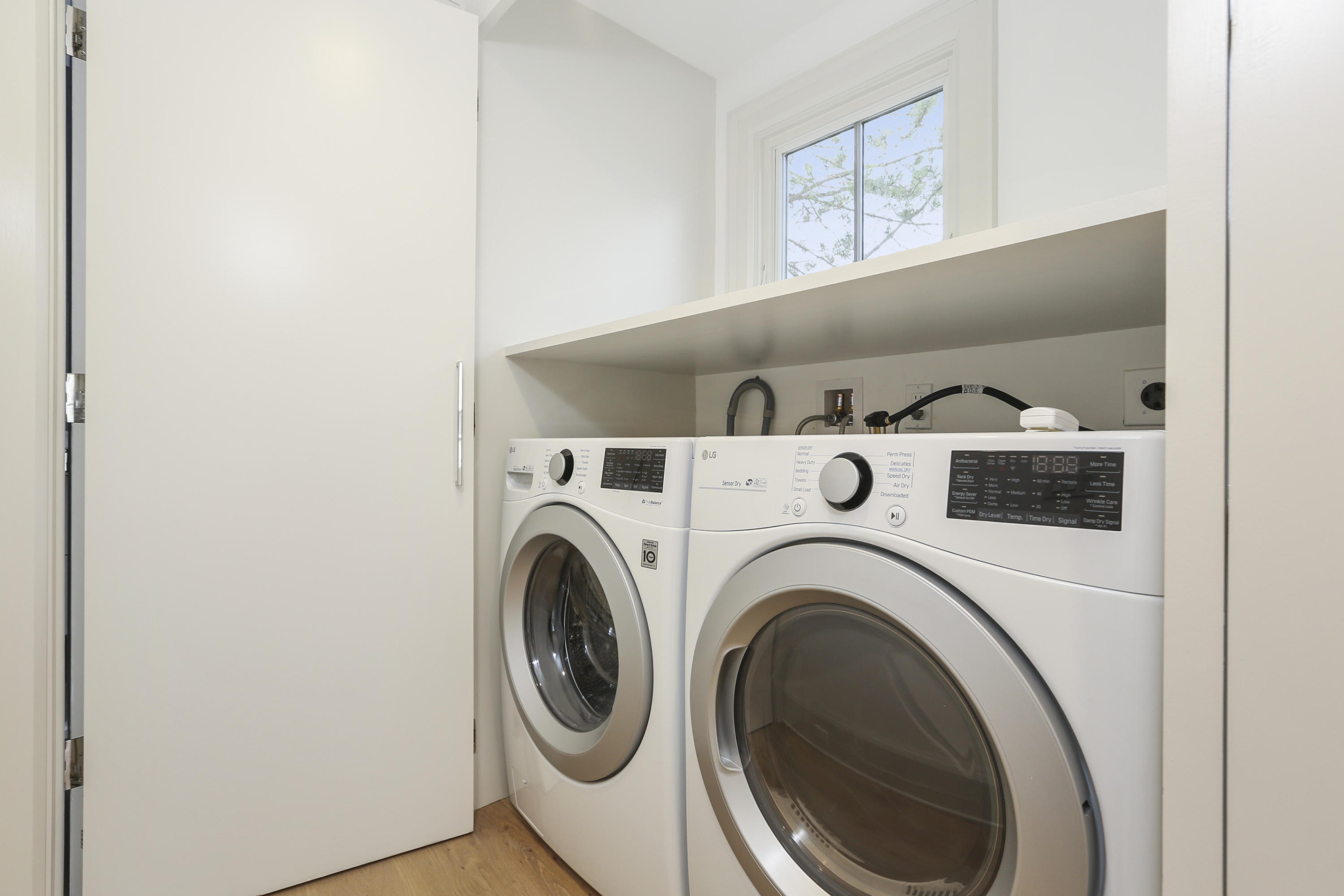 693 Post Road Darien, CT 06820 - Photo 23 of 41 a utility room with dryer and washer