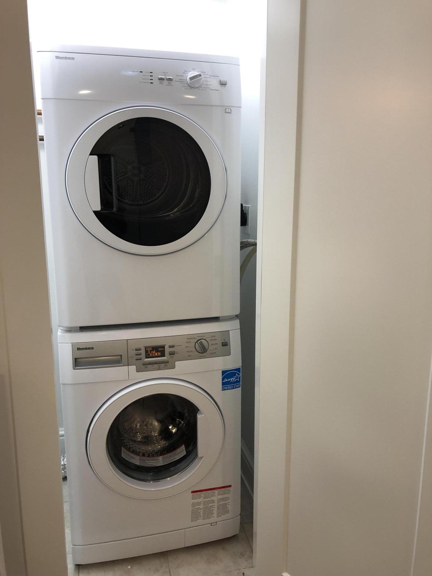 693 Post Road Darien, CT 06820 - Photo 38 of 41 a utility room with dryer and washer