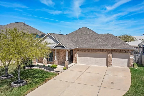 $329,900 | 223 Harbor Bend Lane, Dickinson, TX 77539