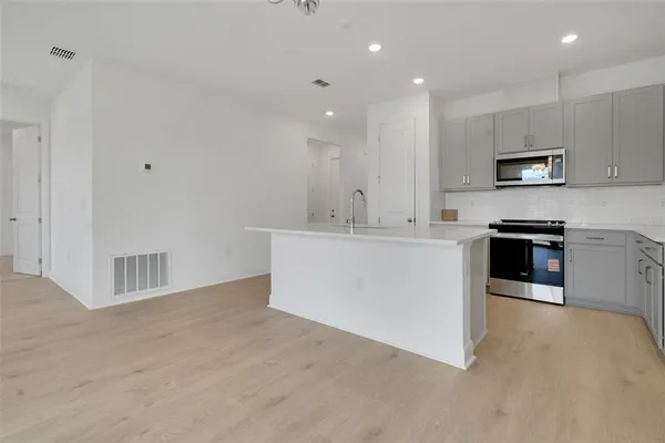 $2,200 | 1018 Swamp Chestnut Loop, Lady Lake, FL 32159