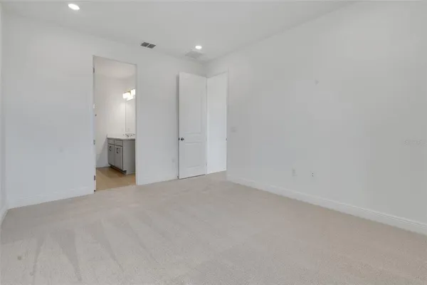 $2,200 | 1018 Swamp Chestnut Loop, Lady Lake, FL 32159