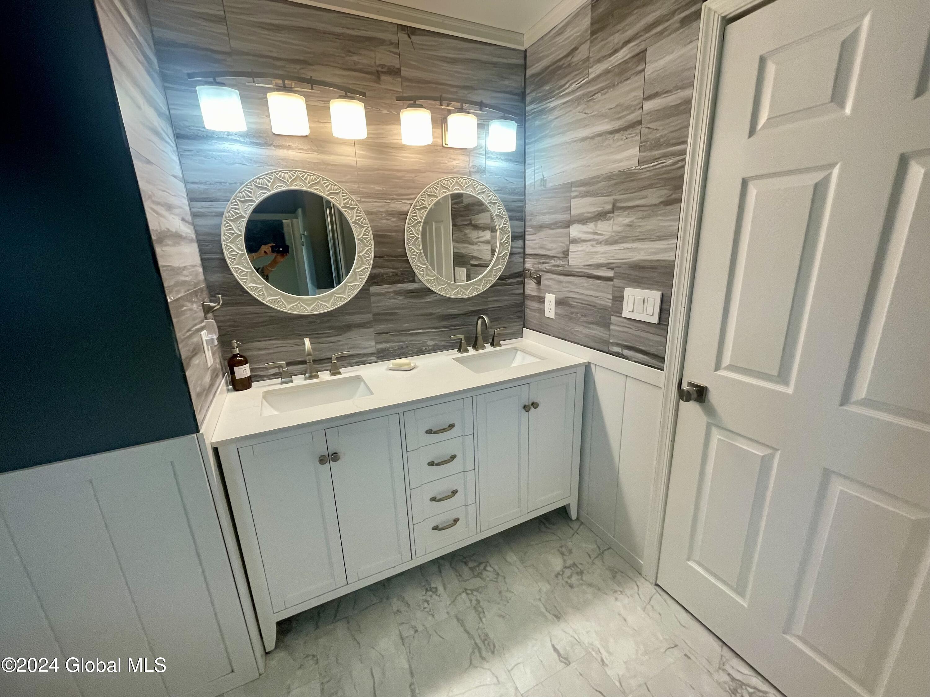 125 Spicer Road Hoosick, NY 12090 - Photo 37 of 70 Full Height Tiling