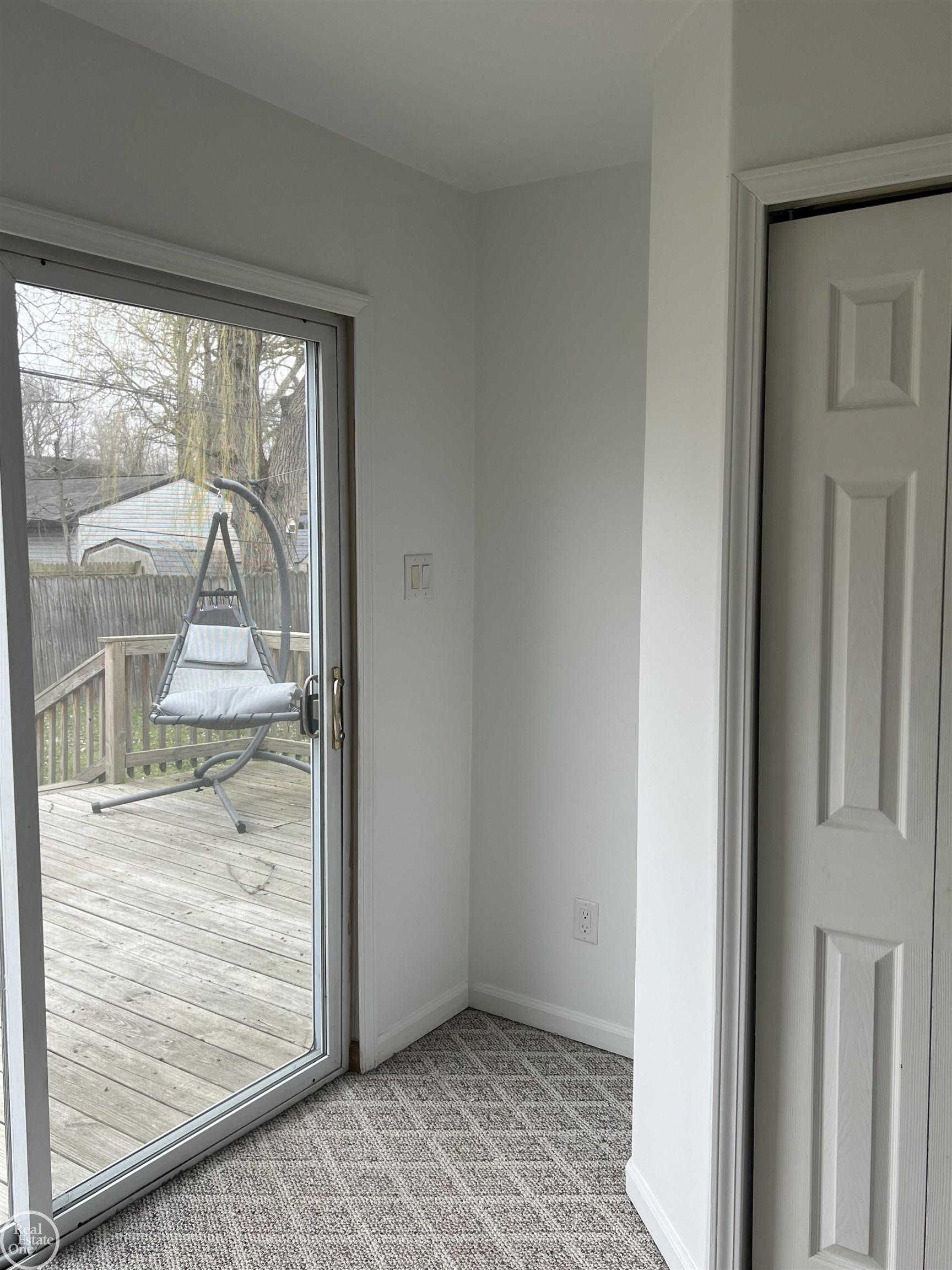 2519 Hartline Drive Rochester, MI 48309 - Photo 24 of 42 50137529-7f2d0857-97df-4856-b8ad-a7422c71c07f.JPG