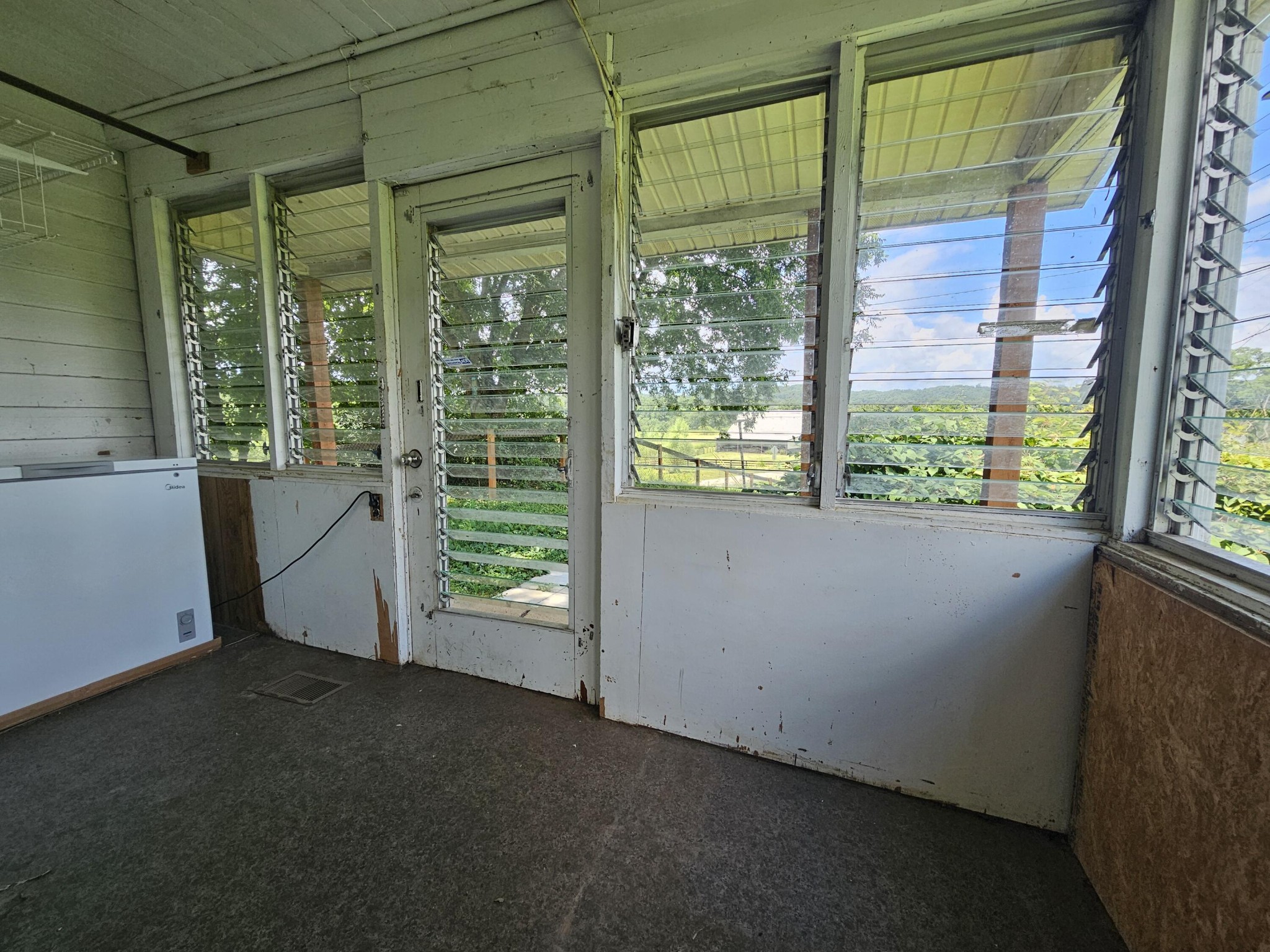 2783 No Pone Road Northwest Georgetown, TN 37336 - Photo 18 of 22 a view of an empty room with a window