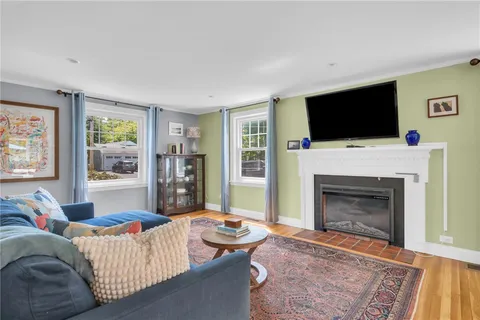 $1,350,000 | 6 Driftwood Lane, Barrington, RI 02806