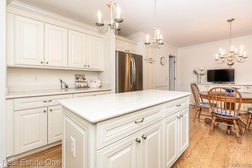 1039 Pointe Pl Boulevard Rochester, MI 48307 - Photo 9 of 50