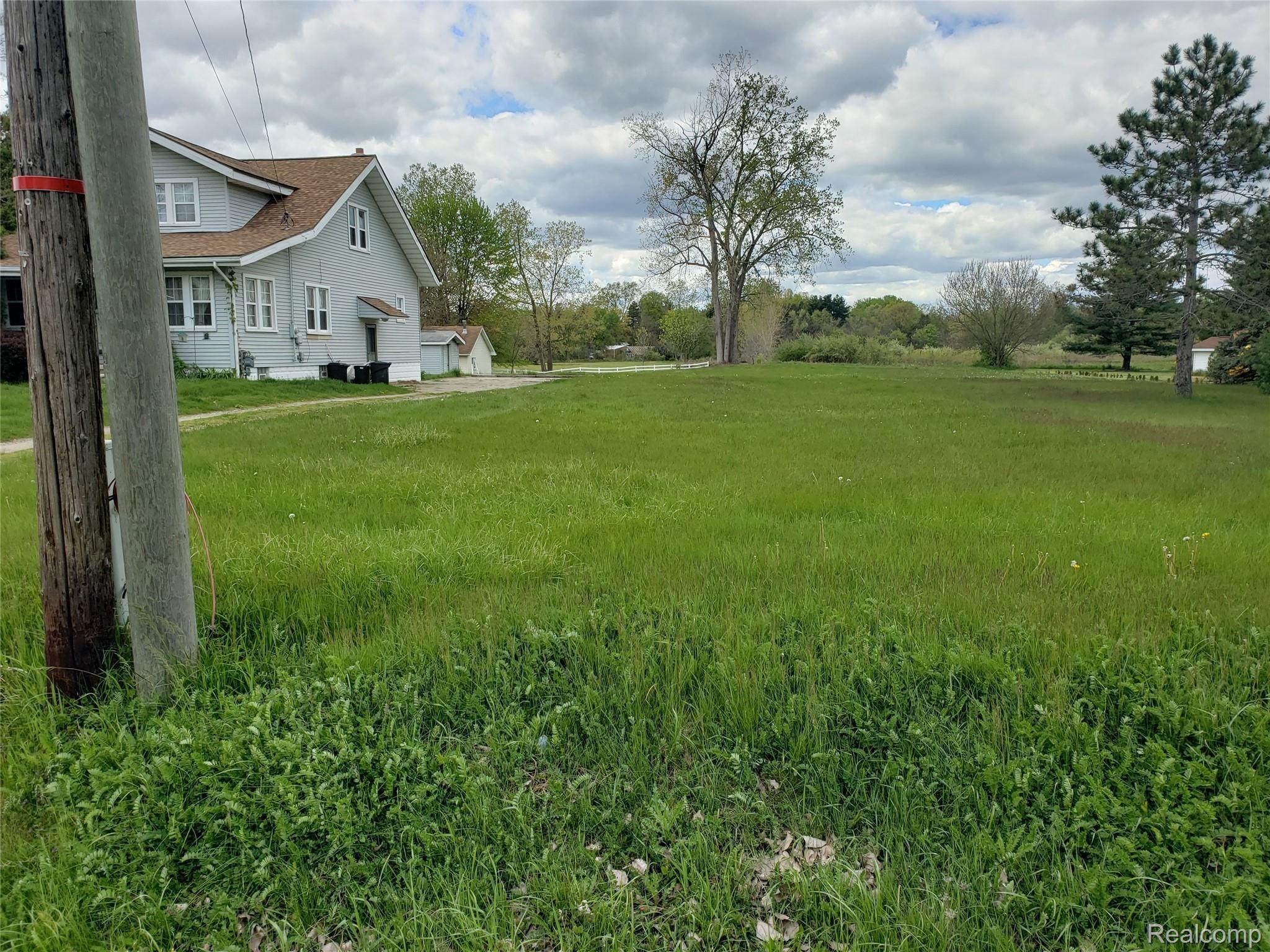 27632 Arsenal Road Flat Rock, MI 48134 - Photo 4 of 24 20210511_135616.jpg