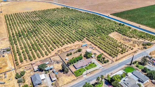 a view of a tennis court