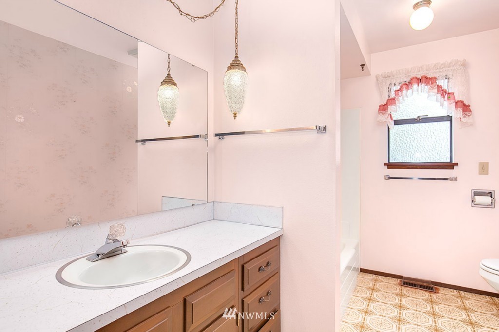 727 North 86th Street Seattle, WA 98103 - Photo 11 of 18