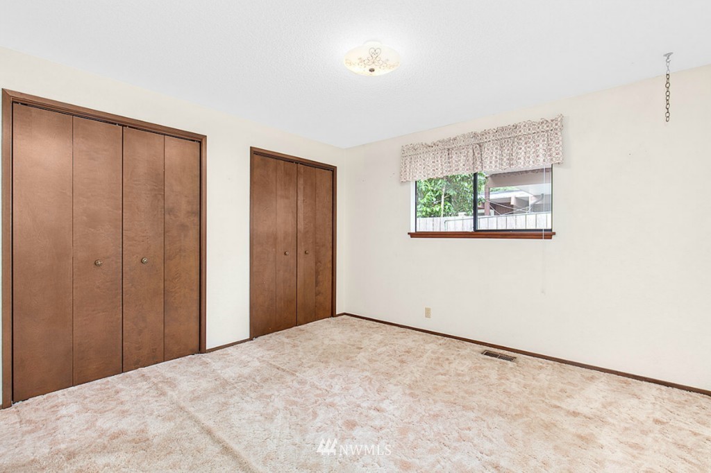 727 North 86th Street Seattle, WA 98103 - Photo 12 of 18