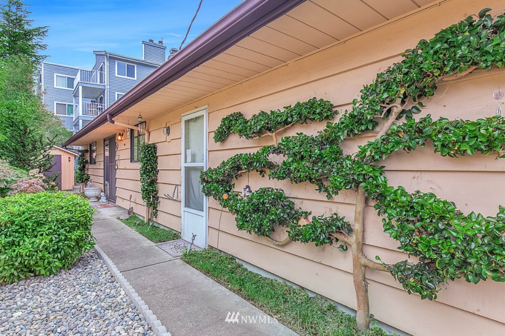 727 North 86th Street Seattle, WA 98103 - Photo 16 of 18