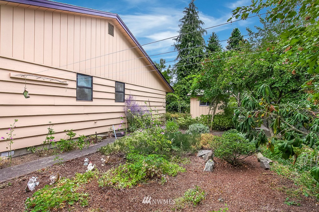 727 North 86th Street Seattle, WA 98103 - Photo 17 of 18