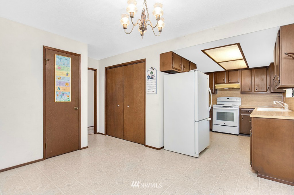 727 North 86th Street Seattle, WA 98103 - Photo 6 of 18