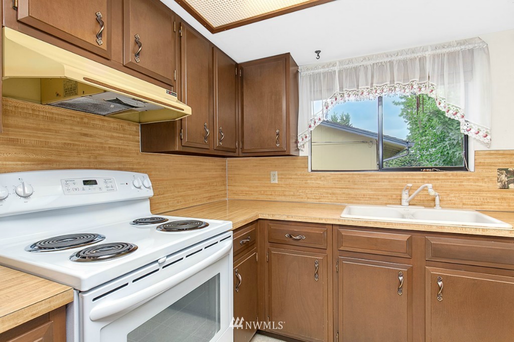 727 North 86th Street Seattle, WA 98103 - Photo 7 of 18