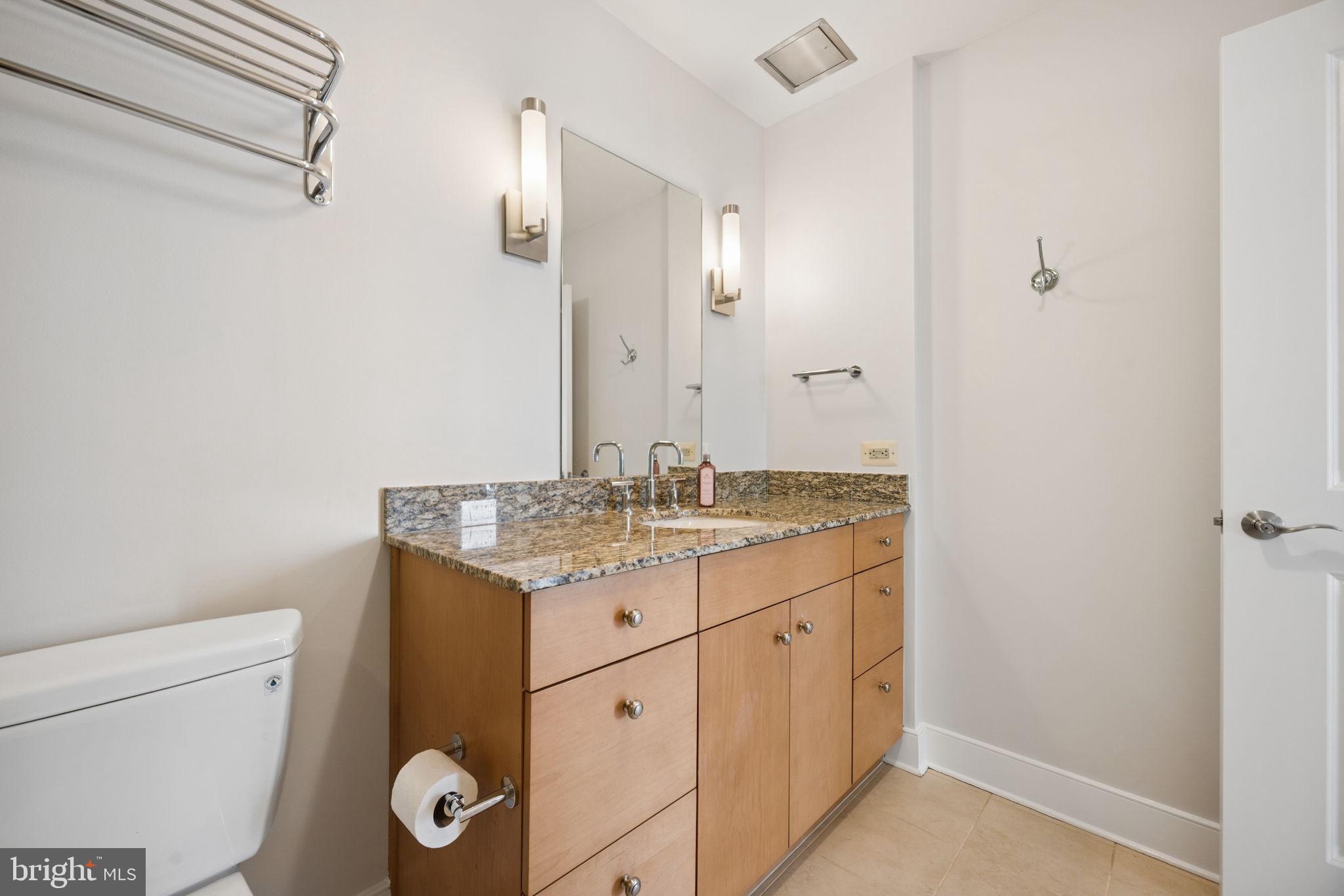 675 President Street, Unit 2002 Baltimore, MD 21202 - Photo 27 of 37 Bathroom