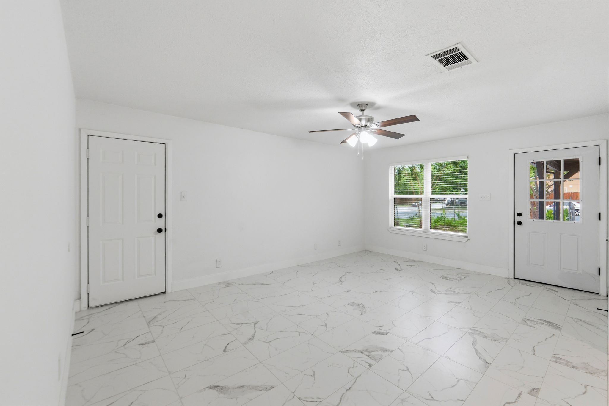 8203 Colony Loop Drive Austin, TX 78724 - Photo 24 of 38 Bright and airy living area