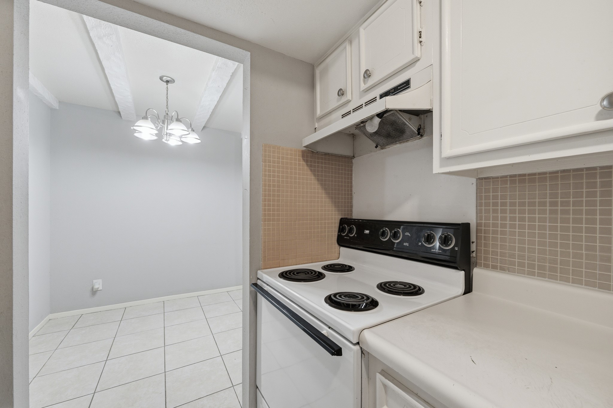11550 Chimney Rock Road, Unit 133 Houston, TX 77035 - Photo 12 of 40 Cozy kitchen with classic white cabinetry.