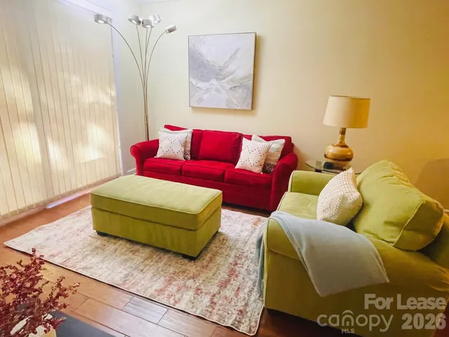 $2,100 | 718 West Trade Street, Unit 210, Charlotte, NC 28202