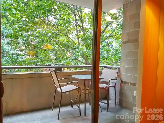 $1,995 | 718 West Trade Street, Unit 210, Charlotte, NC 28202