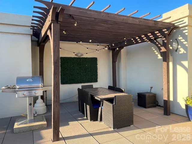 $1,995 | 718 West Trade Street, Unit 210, Charlotte, NC 28202