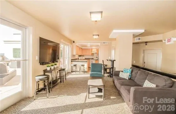 $1,995 | 718 West Trade Street, Unit 210, Charlotte, NC 28202