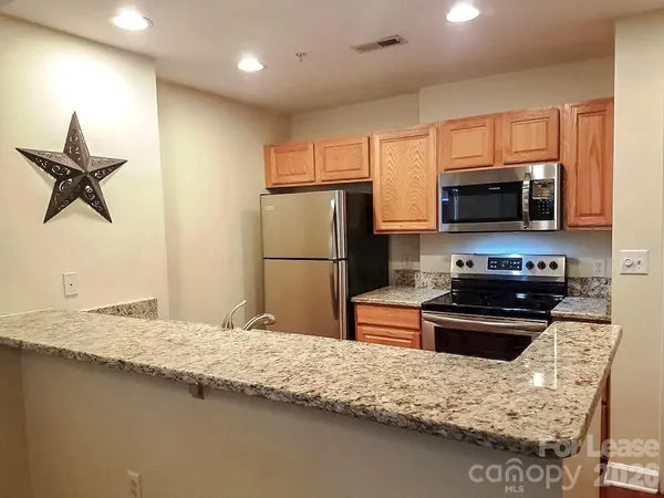 $1,995 | 718 West Trade Street, Unit 210, Charlotte, NC 28202