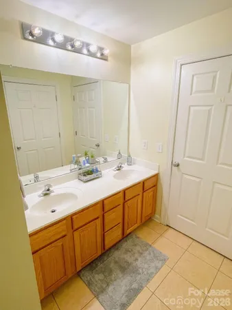 $1,995 | 718 West Trade Street, Unit 210, Charlotte, NC 28202