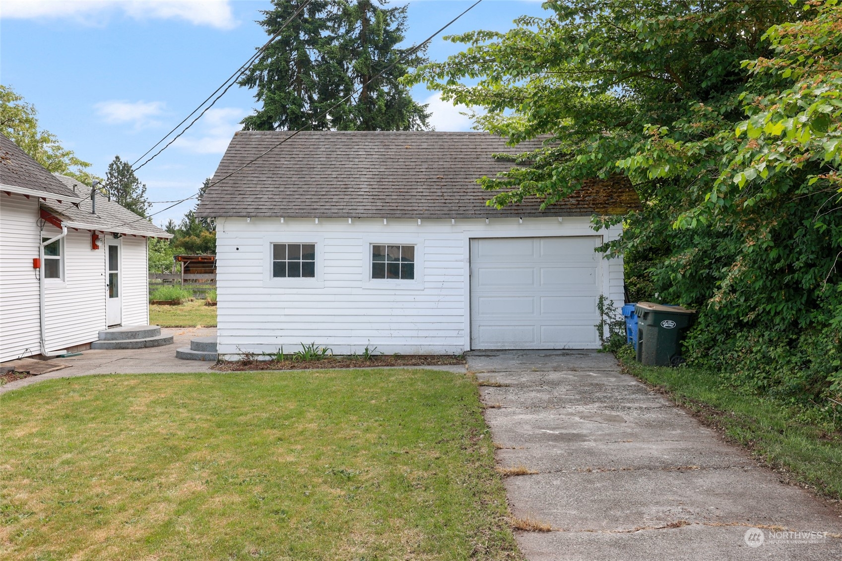 10337 184th Avenue Southwest Rochester, WA 98579 - Photo 5 of 32 a backyard of a house