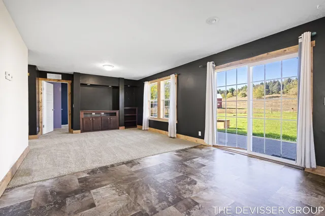 $750,000 | 2859 125th Avenue, Allegan, MI 49010