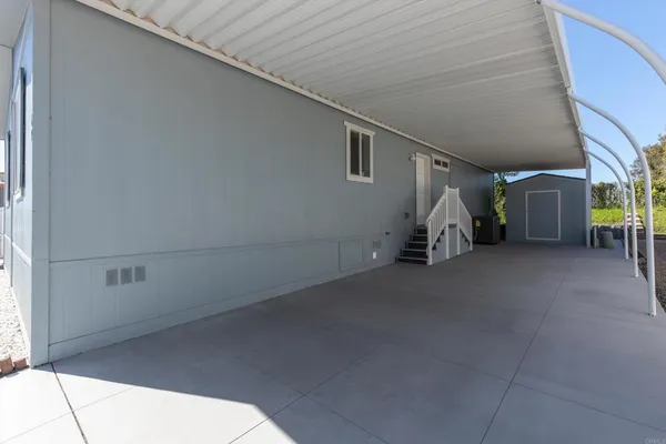 a view of entryway with a front door