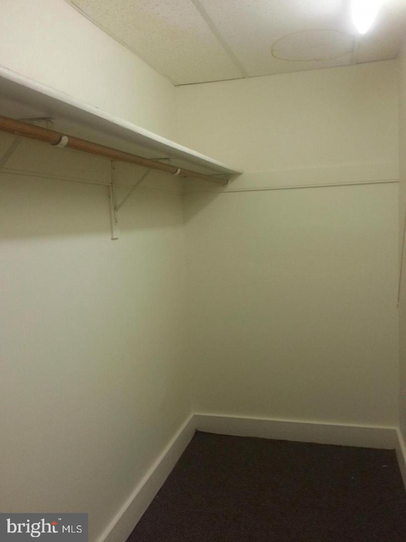 4021 Falls Road Baltimore, MD 21211 - Photo 28 of 32 Photo prior to tenant. Walk in closet